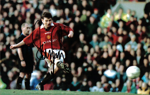 Denis Irwin - Manchester United - Penalty - 12 x 8 Autographed Picture