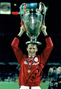 Teddy Sheringham - Manchester United - F.A. Cup - 12 x 8 Autographed Picture