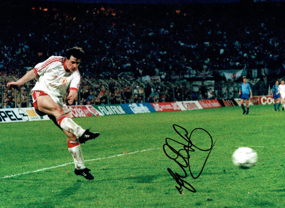 Mark Hughes - Manchester United - 16 x 12 Autographed Picture