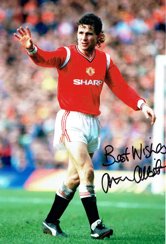 Arthur Albiston - Manchester United - 9 x 7 Autographed Picture