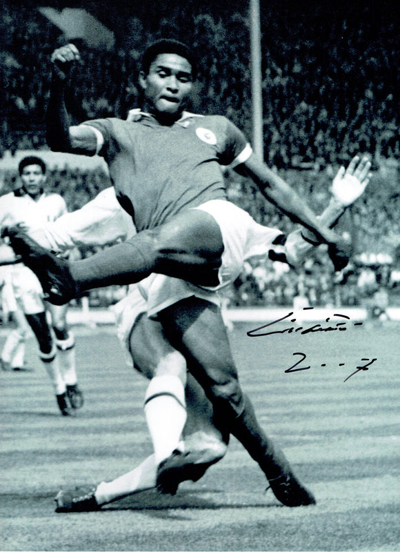 Eusabio - Portugal - 16 x 12 Autographed Picture