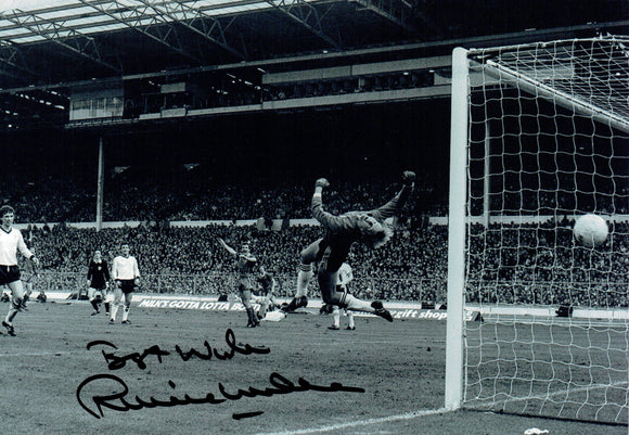 Ronnie Whelan - Liverpool F.C. - 1983 League Cup Winner - 12 x 8 Autographed Picture